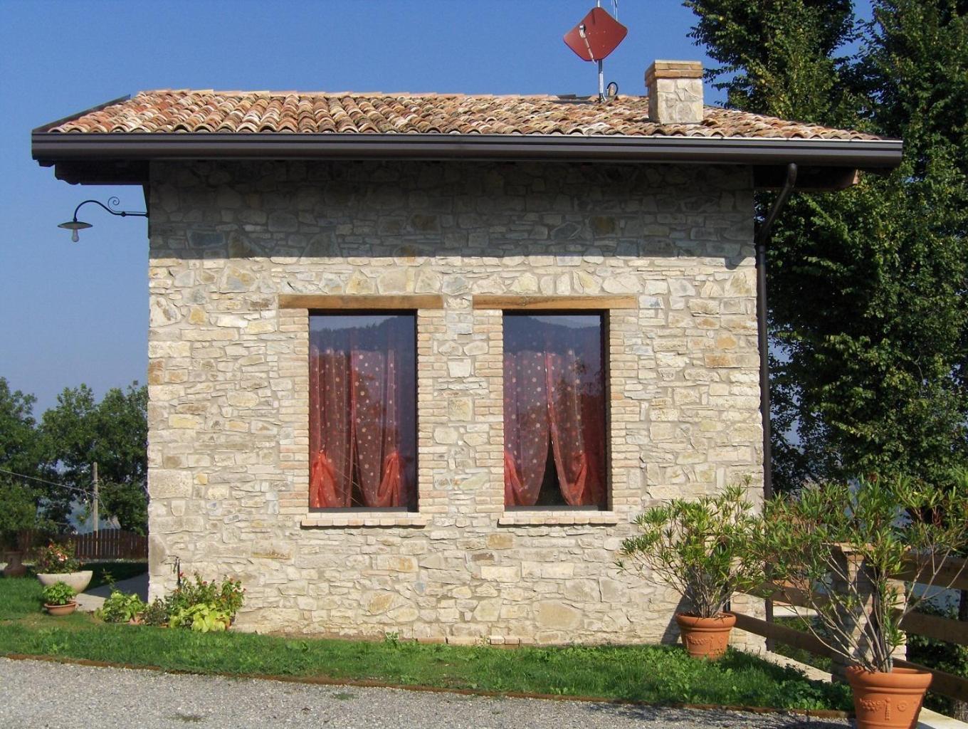 L'Angolo Di Verlano Canossa Bagian luar foto