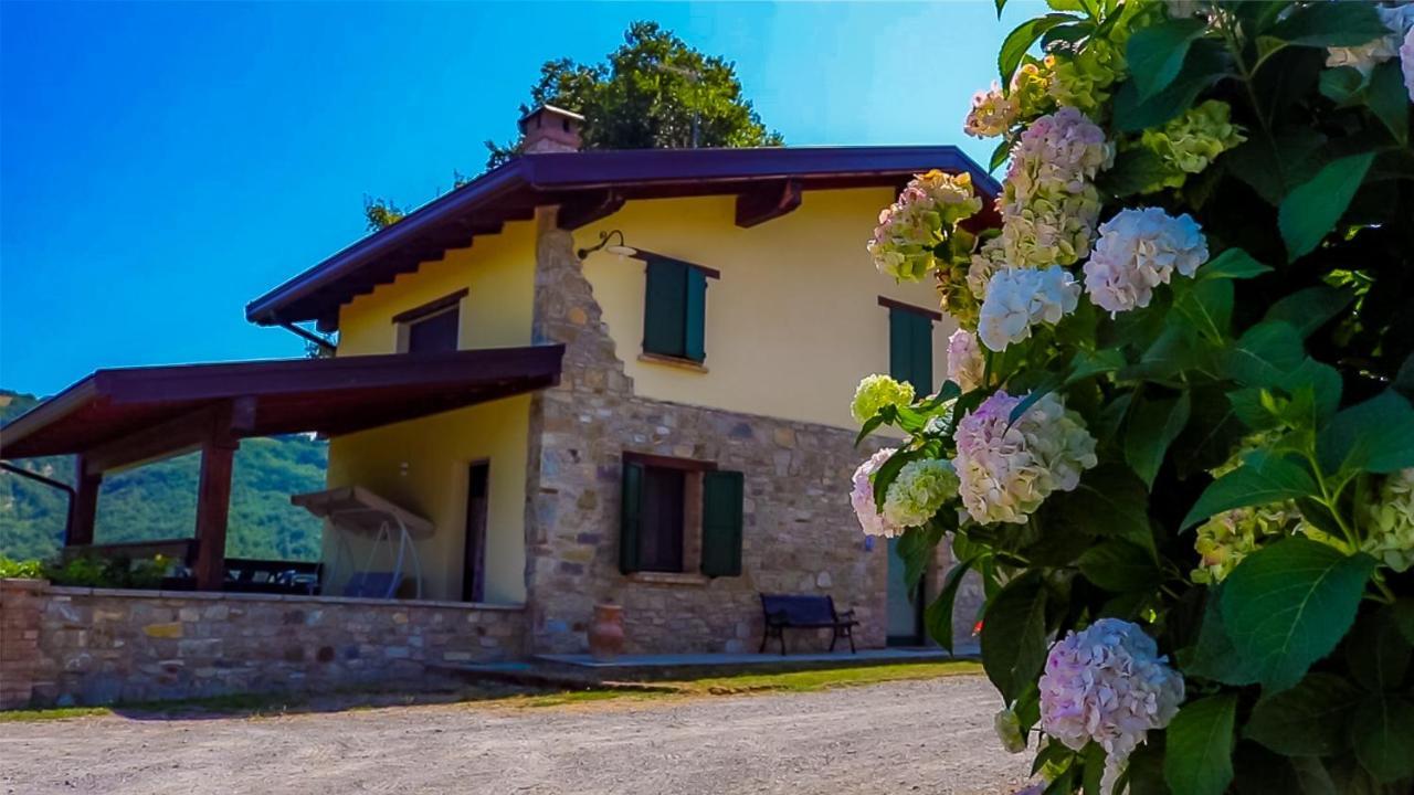 L'Angolo Di Verlano Canossa Bagian luar foto